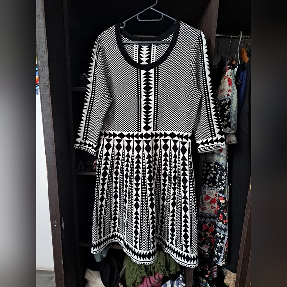 L Nina Leonard Knit Three Quarter Sleeve Black and White Geometric Dress - Picture 1 of 4